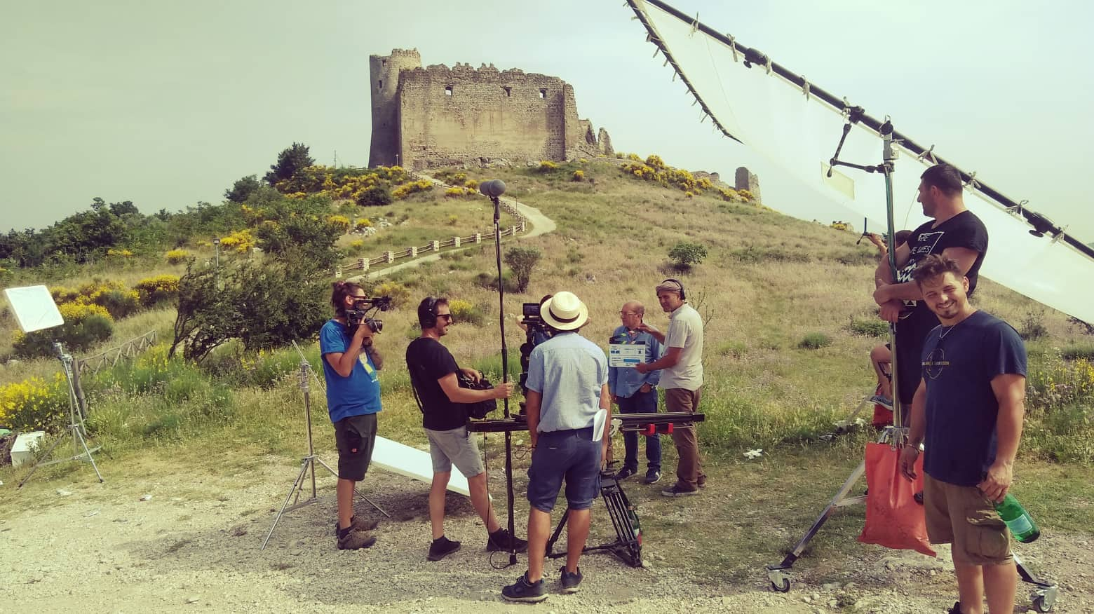 Avella La Troupe Di Sky Arte Al Castello Per Le Riprese Di Sei In Un