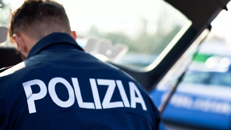 Pozzuoli Sorpresa Con La Droga La Polizia Di Stato Trae In Arresto