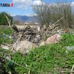  NOLA. CIMITERO, UNA DISCARICA A CIELO APERTO. La denuncia arriva dallassociazione Rifiutarsi. FOTO