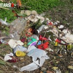  NOLA. CIMITERO, UNA DISCARICA A CIELO APERTO. La denuncia arriva dallassociazione Rifiutarsi. FOTO