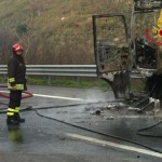 Autostrada A/16. Le foto dellincendio di oggi pomeriggio