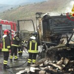 Autostrada A/16. Le foto dellincendio di oggi pomeriggio