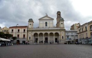 NOLA. Natale di solidarietà alla mensa fraterna. Liniziativa dellimprenditrice nolana Maria Grazia Galeotafiore