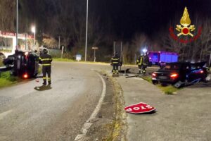 IRPINIA. Incidente tra auto, veicolo si ribalta con 5 giovani a bordo. Feriti