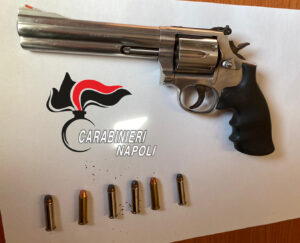 ACERRA: 357 Magnum nel quadro elettrico. Sequestro dei Carabinieri impegnati in città nei controlli