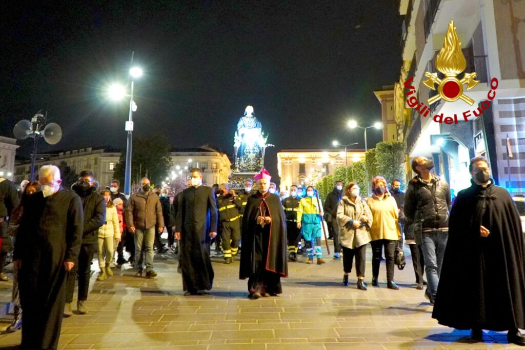 AVELLINO. Anche i Vigili del Fuoco alla processione della Madonna Addolorata.