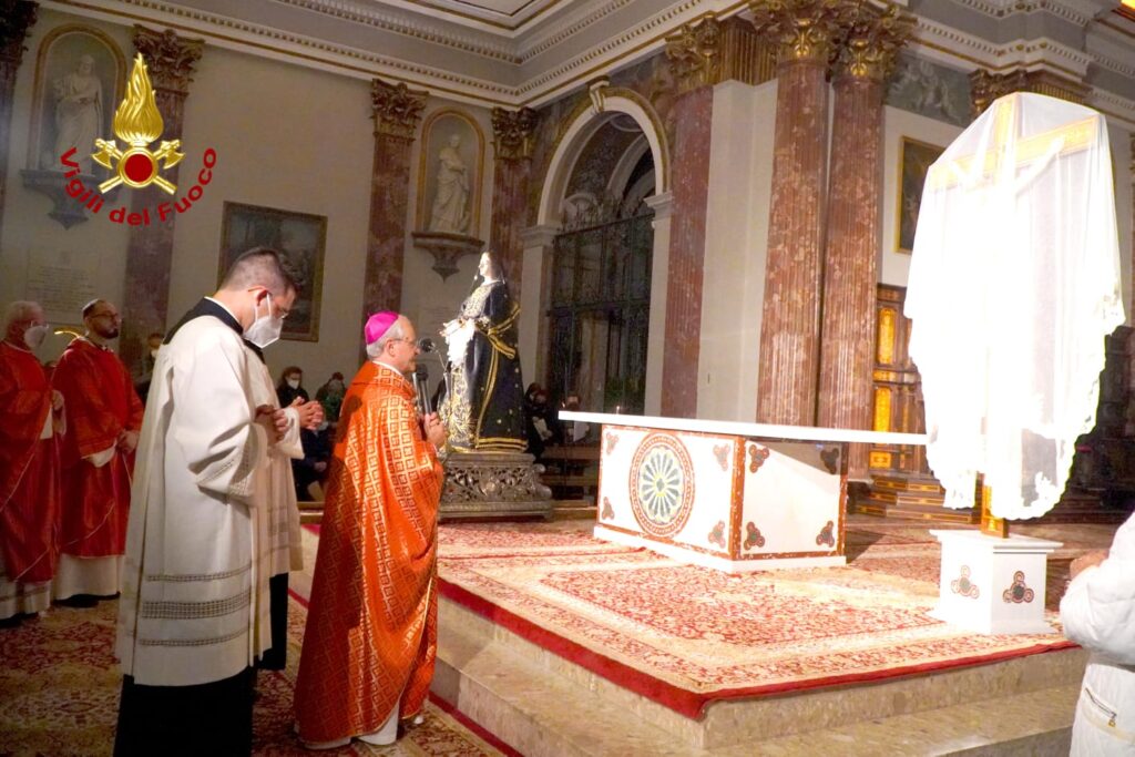 AVELLINO. Anche i Vigili del Fuoco alla processione della Madonna Addolorata.