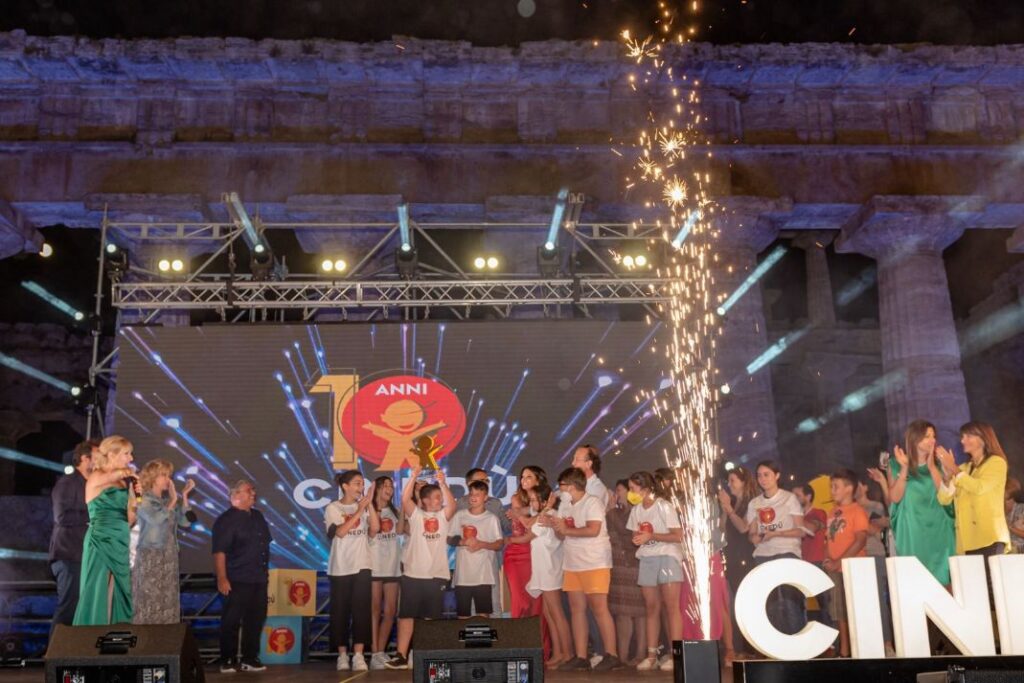 La notte degli Oscar per bambini illumina i Templi di Paestum.  Un successo straordinario la finalissima. Ecco i nomi di tutti i vincitori