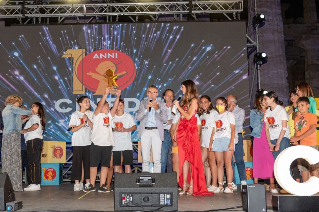 La notte degli Oscar per bambini illumina i Templi di Paestum.  Un successo straordinario la finalissima. Ecco i nomi di tutti i vincitori