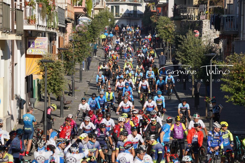 VISCIANO. Ciclo pellegrinaggio per la Pace. Centinaia i ciclisti che hanno risposto all’iniziativa