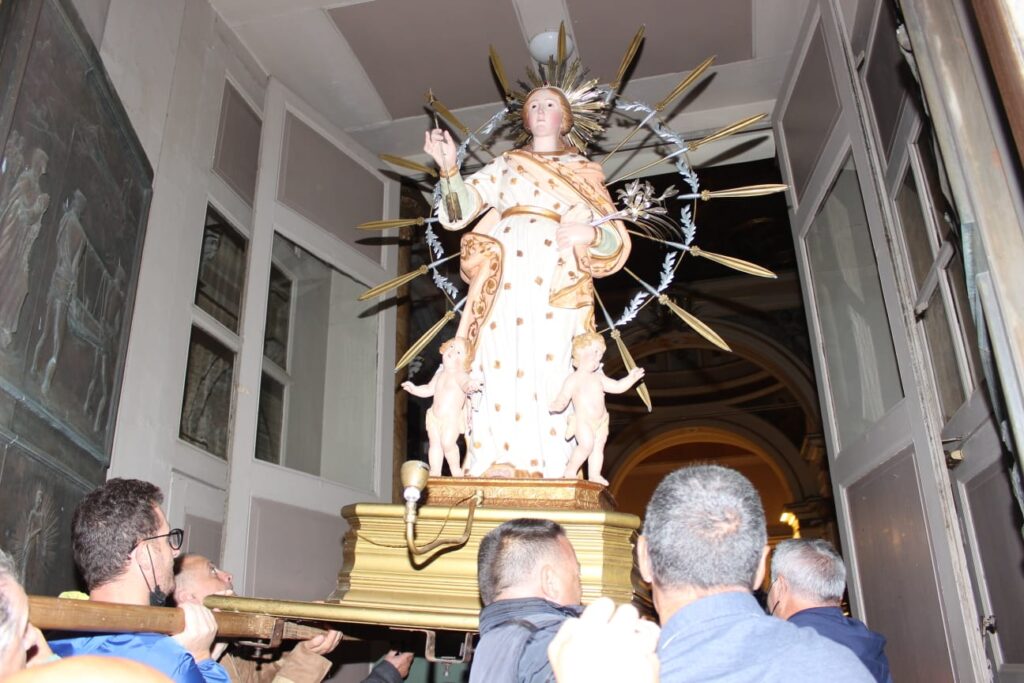 MUGNANO. Le foto più belle della ricollocazione di Santa Filomena nella sua Cappella