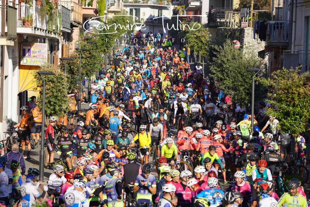 VISCIANO. Ciclo pellegrinaggio per la Pace. Centinaia i ciclisti che hanno risposto all’iniziativa