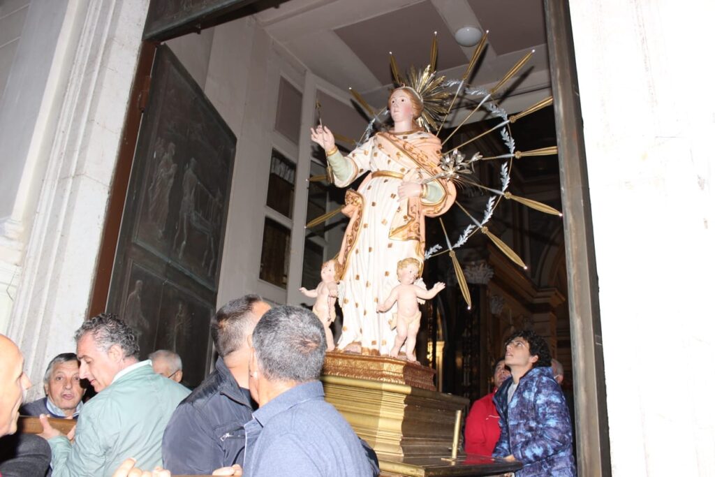 MUGNANO. Le foto più belle della ricollocazione di Santa Filomena nella sua Cappella