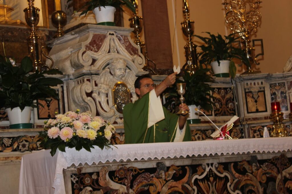 MUGNANO. Le foto più belle della ricollocazione di Santa Filomena nella sua Cappella