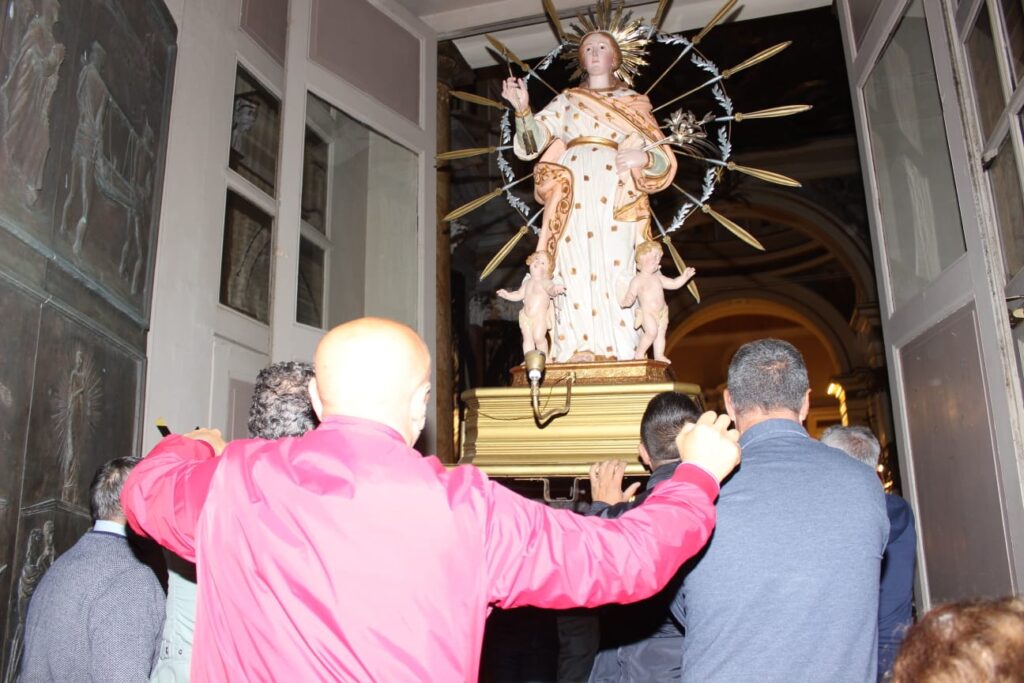 MUGNANO. Le foto più belle della ricollocazione di Santa Filomena nella sua Cappella