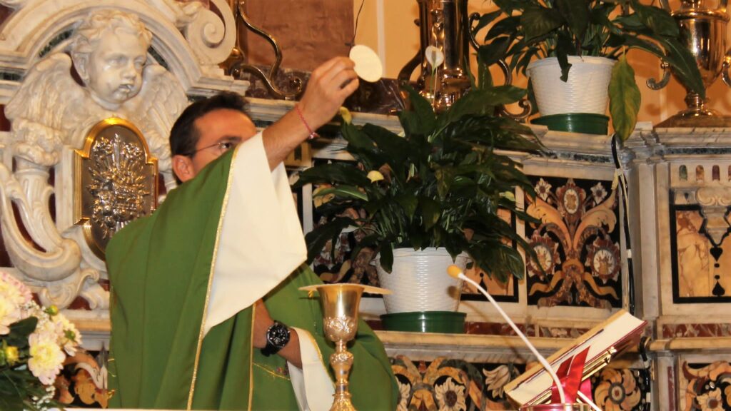 MUGNANO. Le foto più belle della ricollocazione di Santa Filomena nella sua Cappella