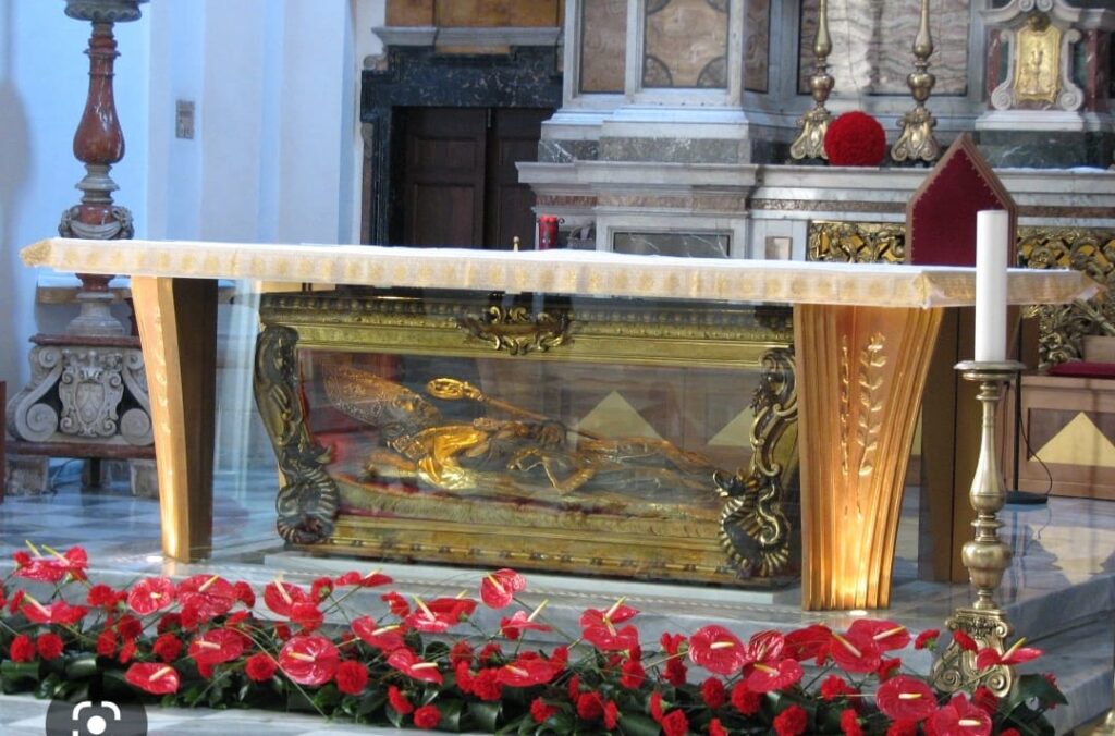 Forino (Av): La preziosa TIBIA di San Valentino,  Santo degli innamorati, custodita dalla Chiesa forinese.