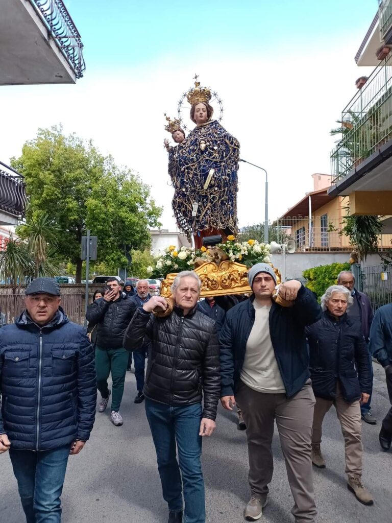 Avella   Festa in onore di Maria Santissima delle Grazie  battenti e processione