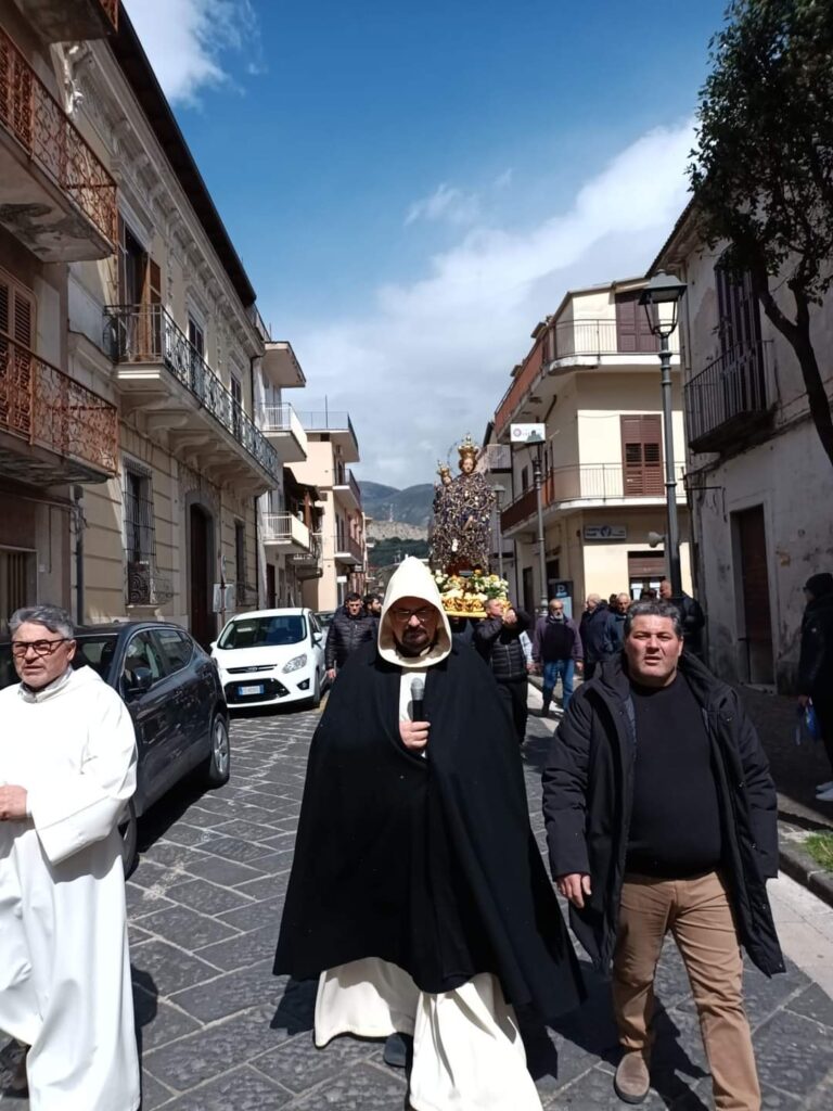 Avella   Festa in onore di Maria Santissima delle Grazie  battenti e processione