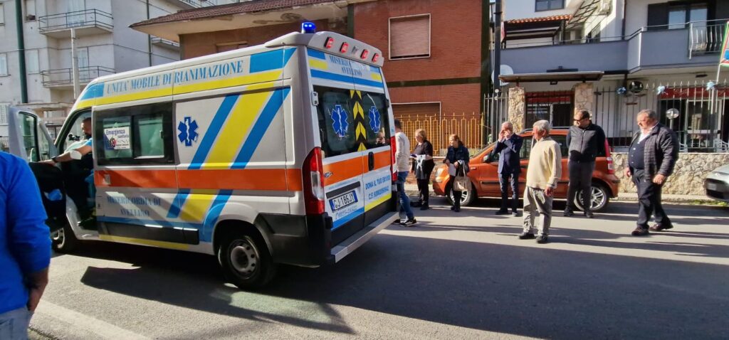 AVELLA. Auto investe anziana, trasportata in ospedale in codice rosso