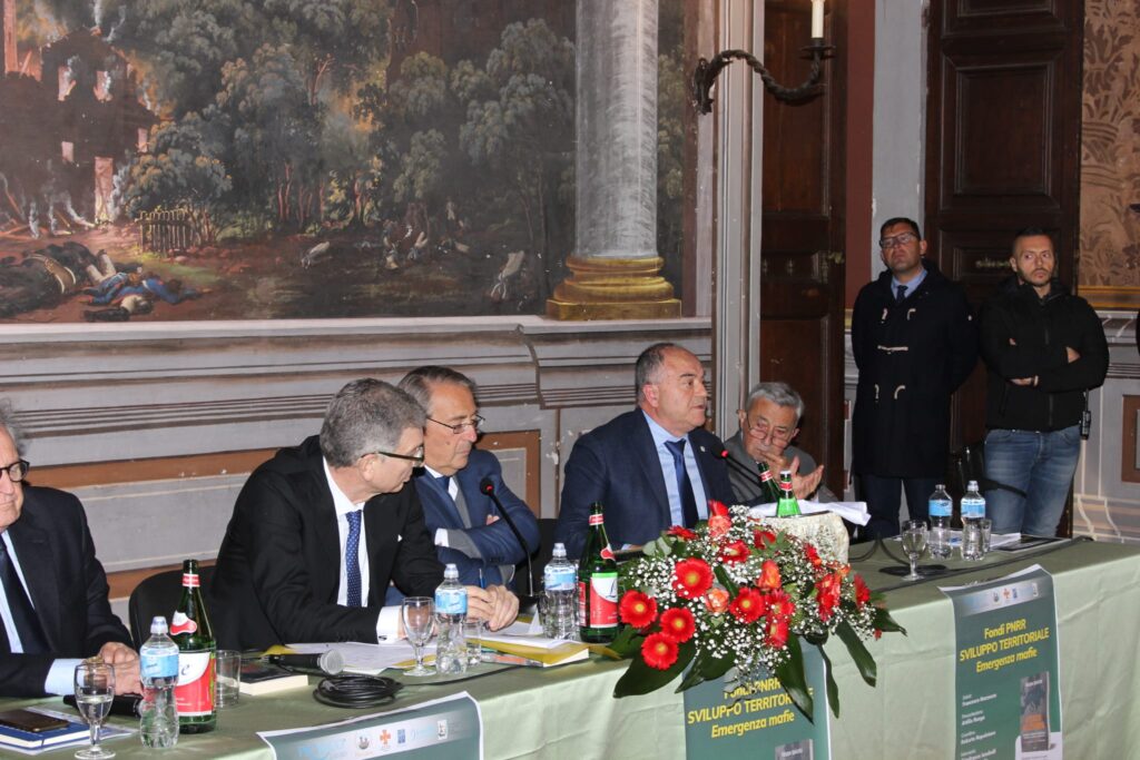 LAURO. Fondi PNRR, Sviluppo  territoriale e Emergenze mafie. Gratteri e Spiezia ne discutono. Le foto del convegno