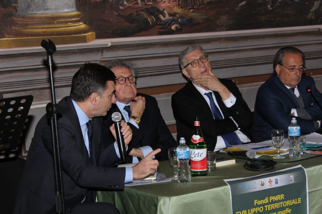 LAURO. Fondi PNRR, Sviluppo  territoriale e Emergenze mafie. Gratteri e Spiezia ne discutono. Le foto del convegno