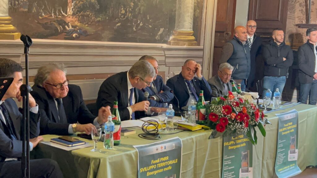 LAURO. Fondi PNRR, Sviluppo  territoriale e Emergenze mafie. Gratteri e Spiezia ne discutono. Le foto del convegno