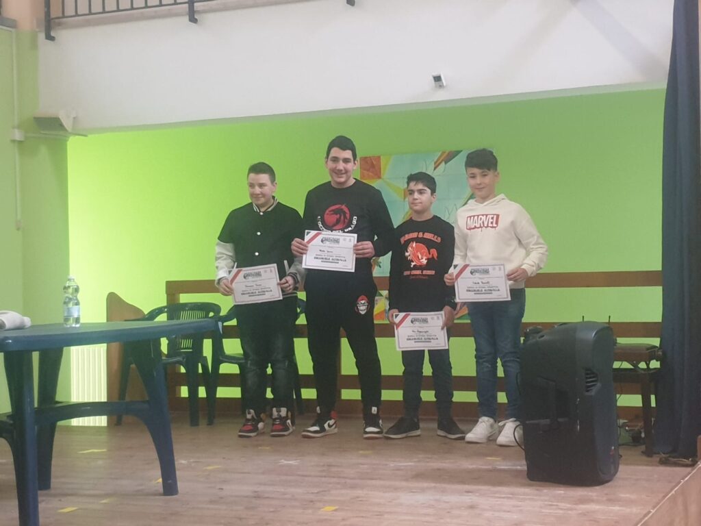 Contrada (Av): Si rinnova il ricordo del giovane pugile Emanuele Altavilla attraverso la premiazione degli alunni vincitori della Borsa di Studio Sportiva voluta dallAccademia Pugilistica Contrada