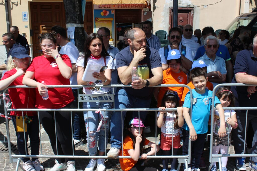 ROCCARAINOLA. In piazza lesibizione dei cinofili. Foto