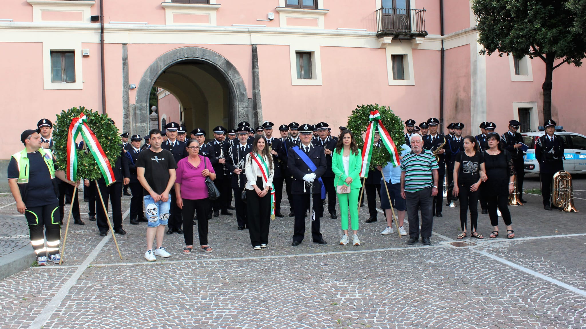 AVELLA. Ieri la commemorazione in piazza Convento degli agenti