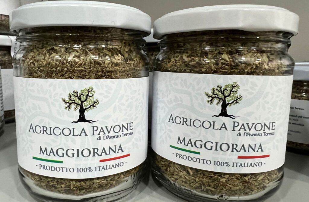 AVELLA. Tutto pronto per lapertura dellAgricola Pavone, punto vendita olio di oliva extravergine, spezie e cosmetici