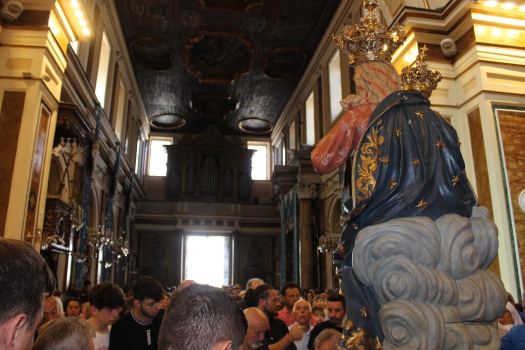 MUGNANO DEL CARDINALE. Lintronizzazione della Madonna delle Grazie. Video e Foto