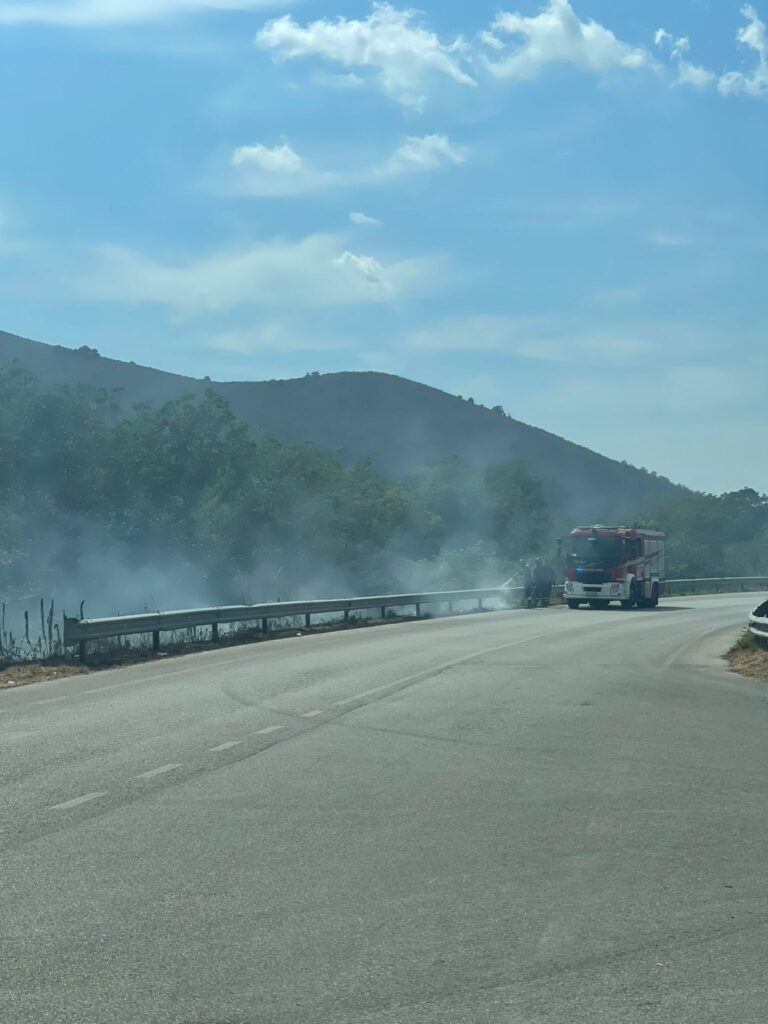 MUGNANO. Fiamme sulla Variante, bruciano le sterpaglie lungo il tratto stradale