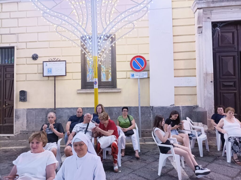 Mugnano del Cardinale (AV).  Maria Santissima delle Grazie in mezzo al suo popolo. Video