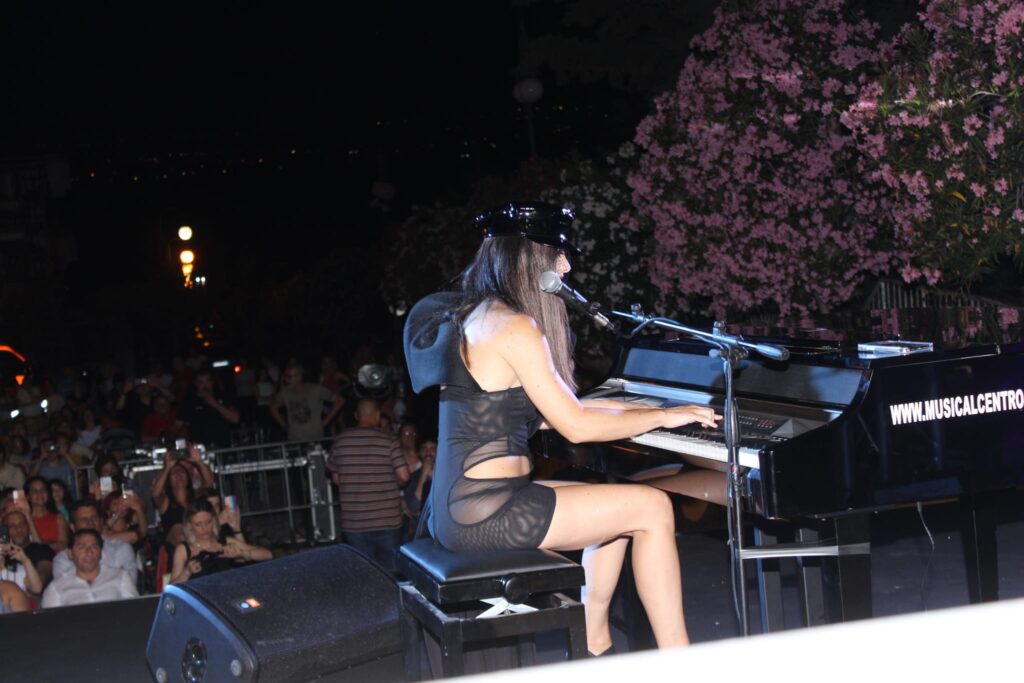 LIVERI (NA). Festa della Luce, Arte e sapori con Dolcenera in concerto. Video e Foto