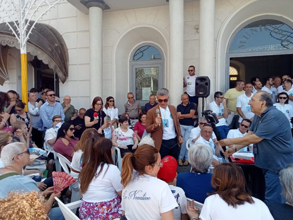 Mugnano del Cardinale (AV).  Maria Santissima delle Grazie in mezzo al suo popolo. Video