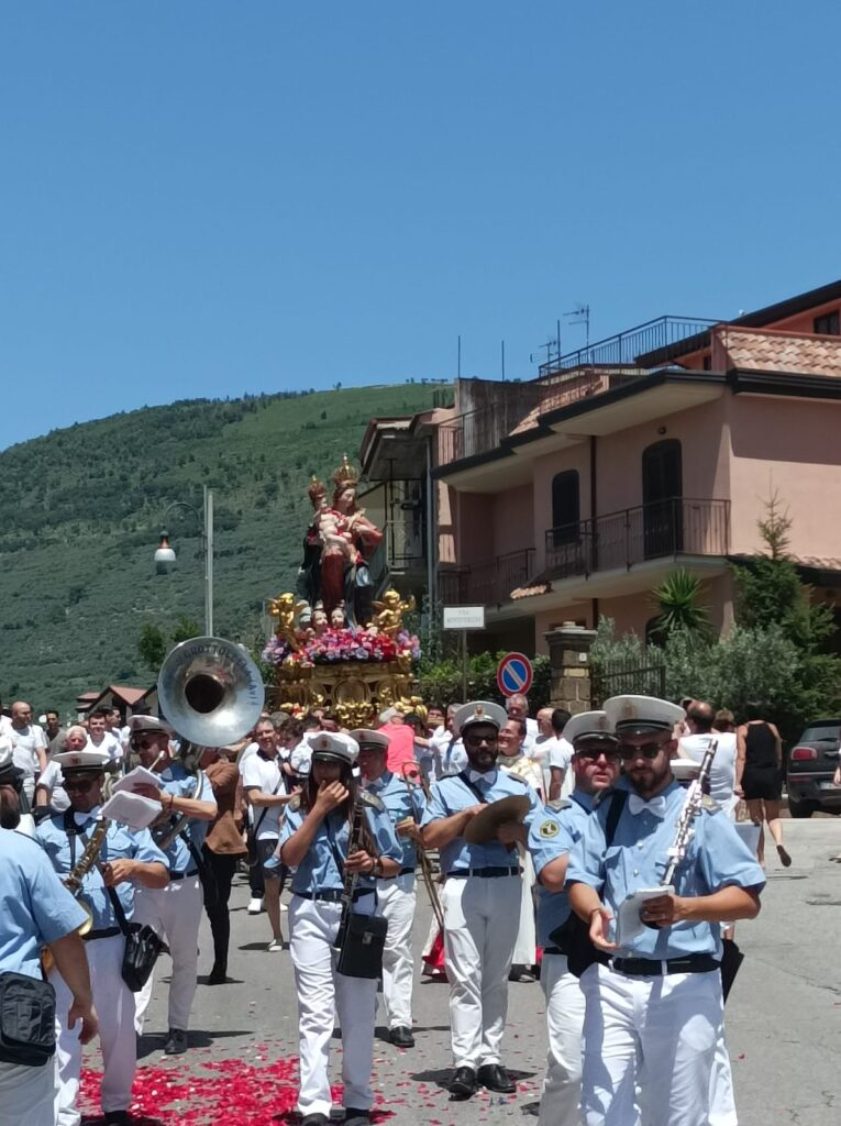 Mugnano del Cardinale (AV).  Maria Santissima delle Grazie in mezzo al suo popolo. Video