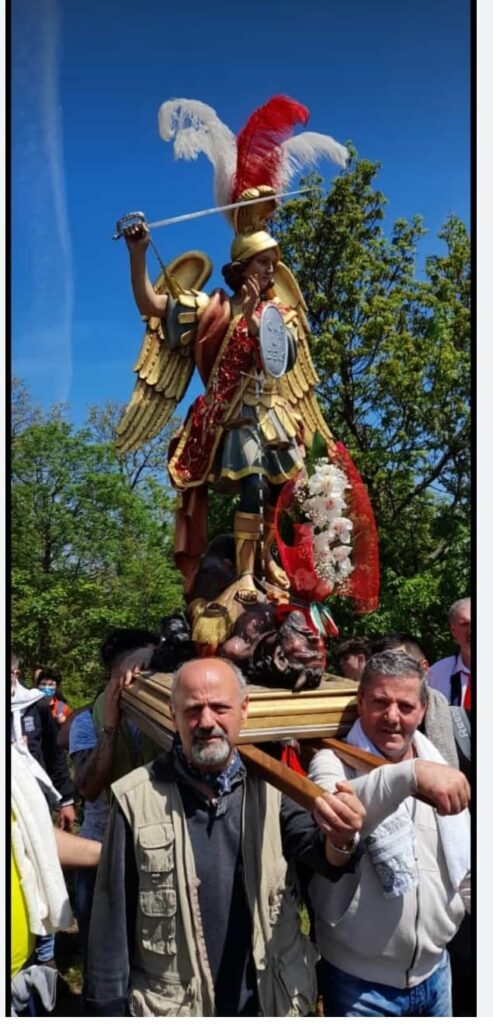 Petruro di Forino (Av): Ultimi preparativi per la festa di San Michele Arcangelo. Domenica 6 Agosto la Solenne Processione