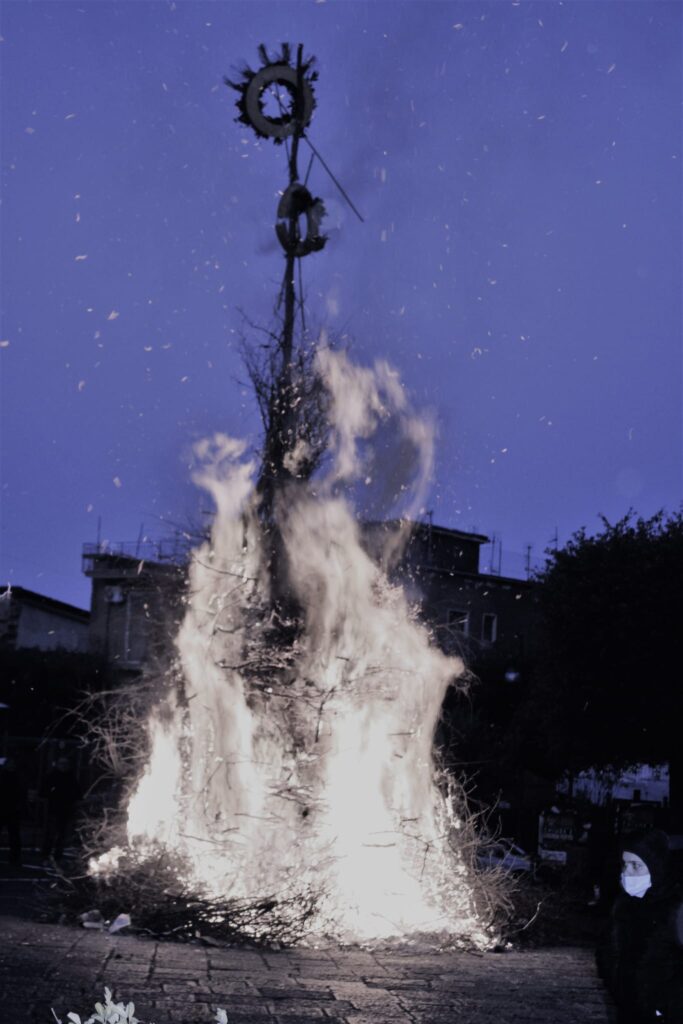 Le foto del falò del Immacolata di Santa Lucia e sant’Aniello Mugnano del Cardinale