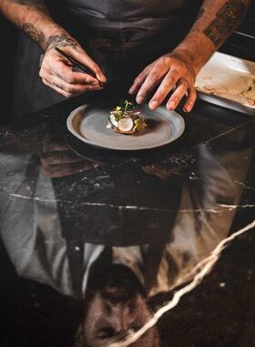 Benvenuti al Sejà: un viaggio sensazionale tra le materie prime di Procida messe in risalto dallesperienza e dalla curiosità dello Chef Aniello La Muro.