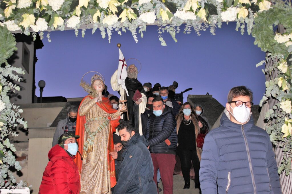 Le foto del falò del Immacolata di Santa Lucia e sant’Aniello Mugnano del Cardinale