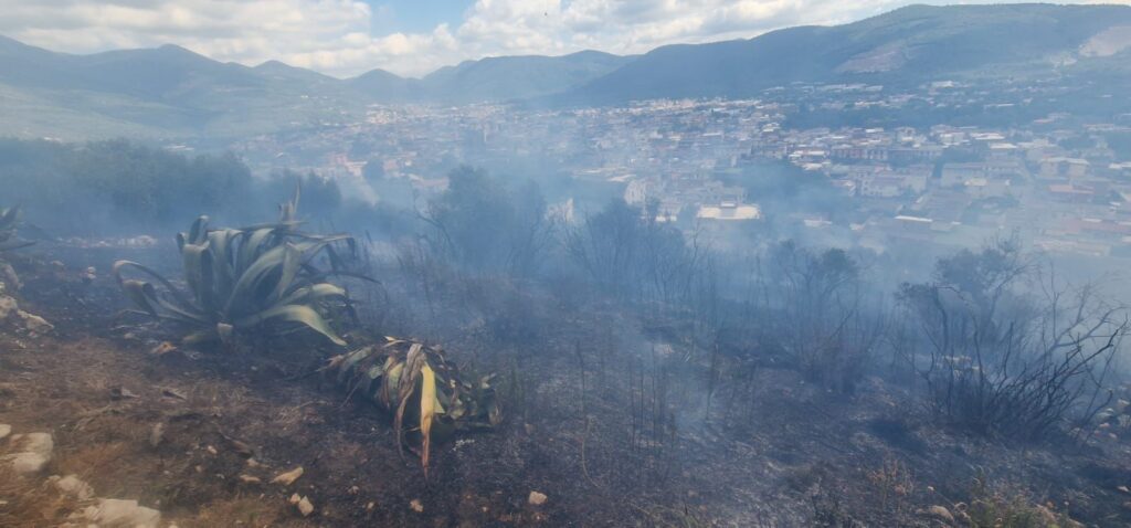 AVELLA: Incendio sotto la Torre del Castello