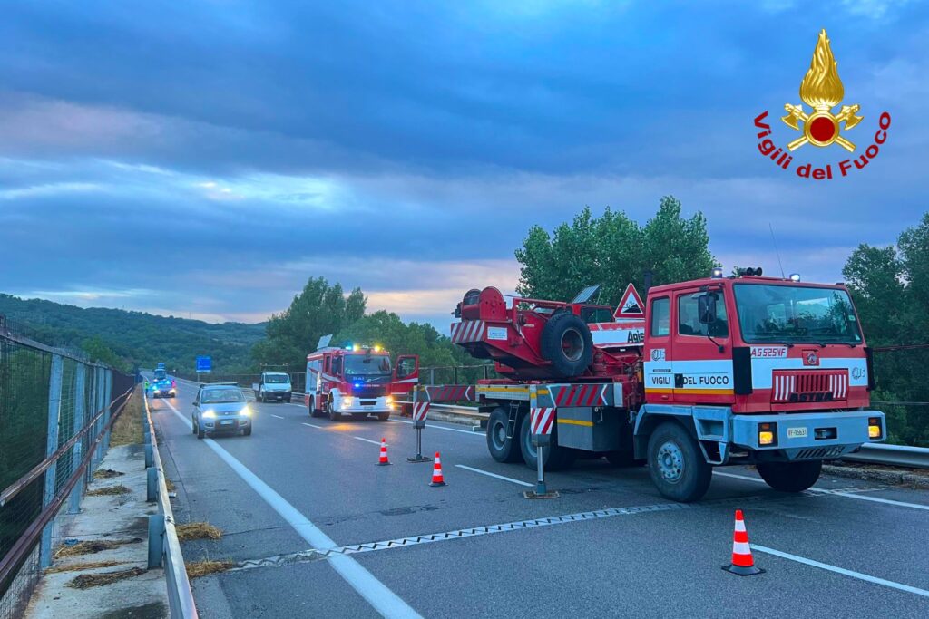 IRPINIA. Giù dal cavalcavia da oltre 30 metri con il furgone, muore 34enne. FOTO