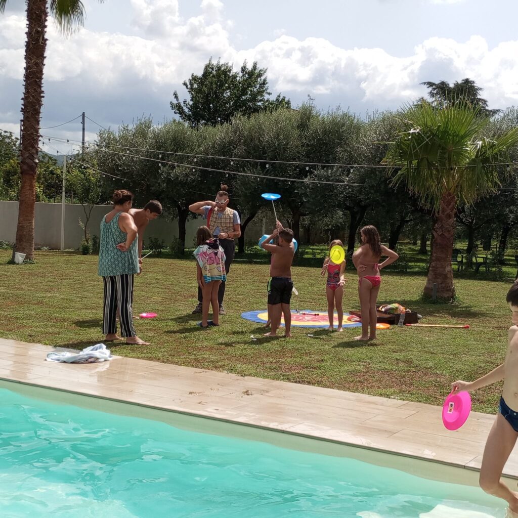 CICCIANO. Un successo liniziativa Un tuffo in piscina per lautismo con lassociazione Autismo in Movimento