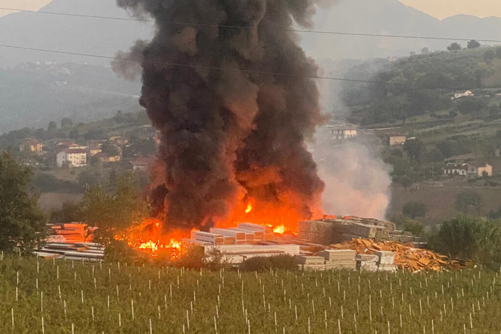 Incendio Torre le Nocelle (Av), in corso accertamenti Arpac