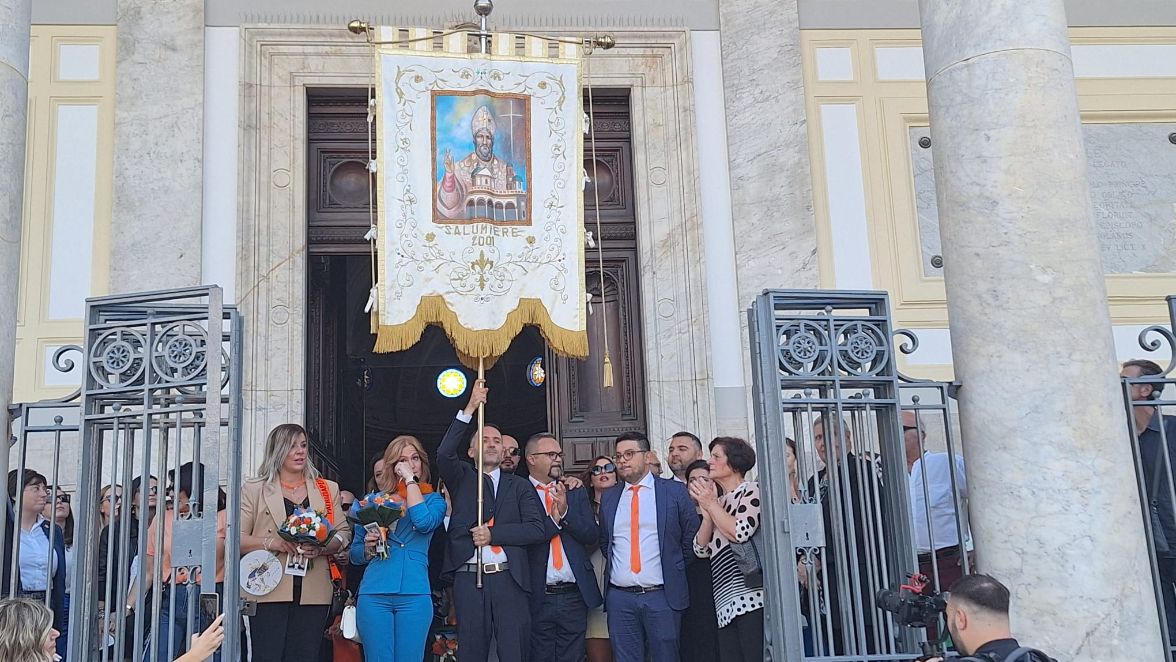 NOLA. Festa dei Gigli 2024, al via il rituale della Bandiera il