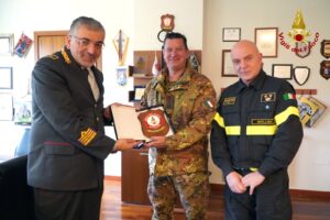 AVELLINO. Visita del colonnello Alberto Tognon del 232° Reggimento Trasmissioni Avellino al Comando dei Vigili del Fuoco