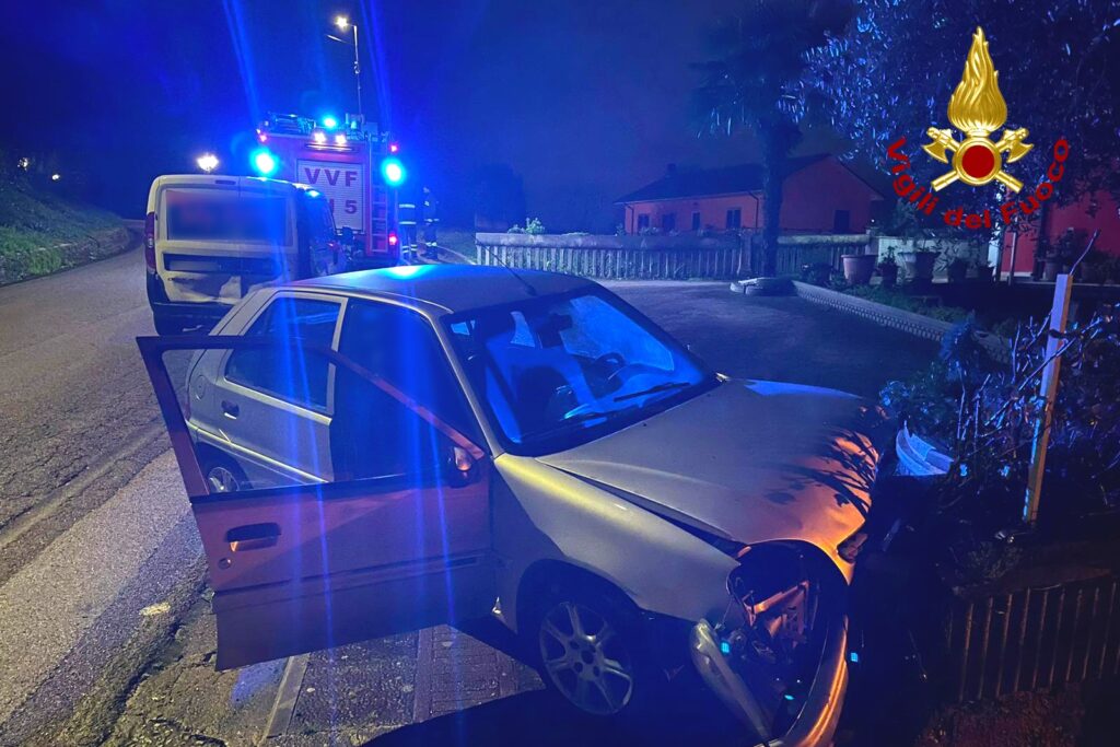 IRPINIA. Doppio intervento durante la notte per i Vigili del Fuoco, un incidente e un incendio