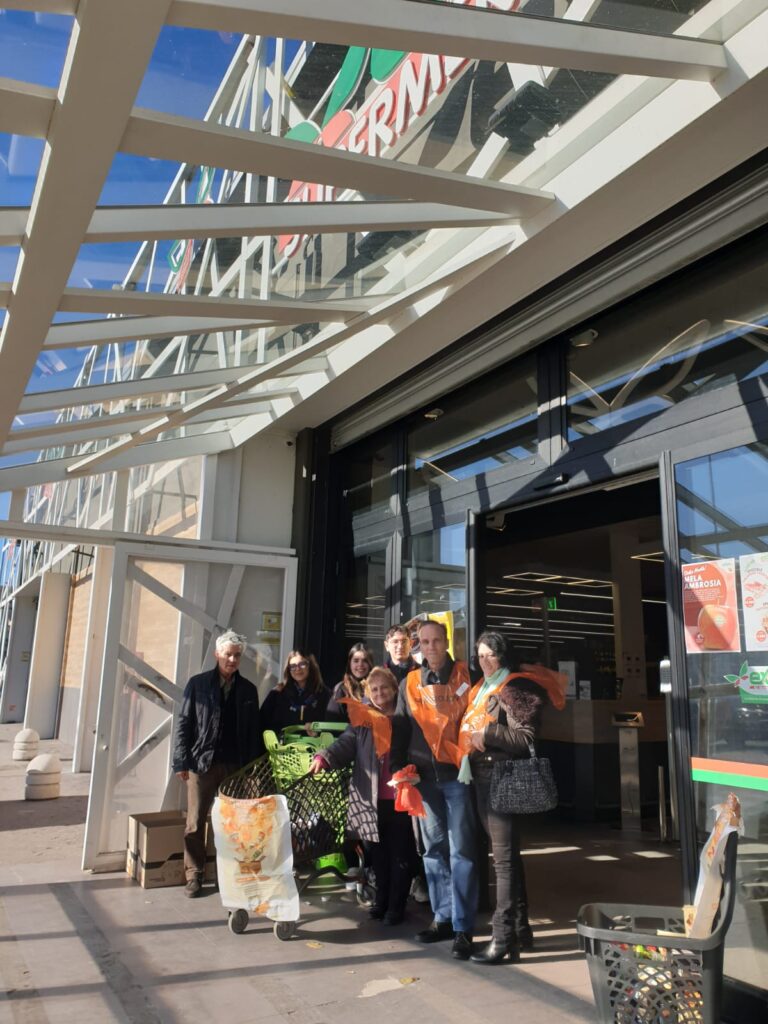 AVELLA. La “Colletta Alimentare Nazionale”, un successo grazie allassociazione Agorà e a tutti i volontari