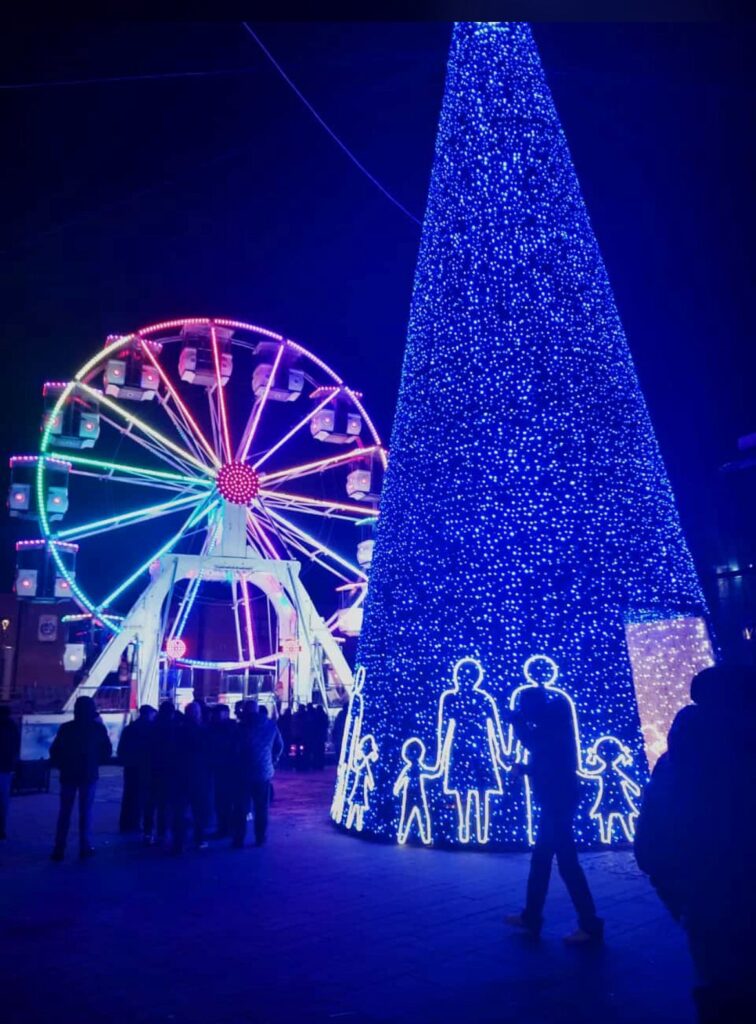 Visciano, piazza Lancellotti si illumina. Arriva la ruota panoramica. Liniziativa dellamministrazione comunale. Eventi fino al 30 dicembre